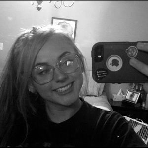 Meet your Posher, Calyssa